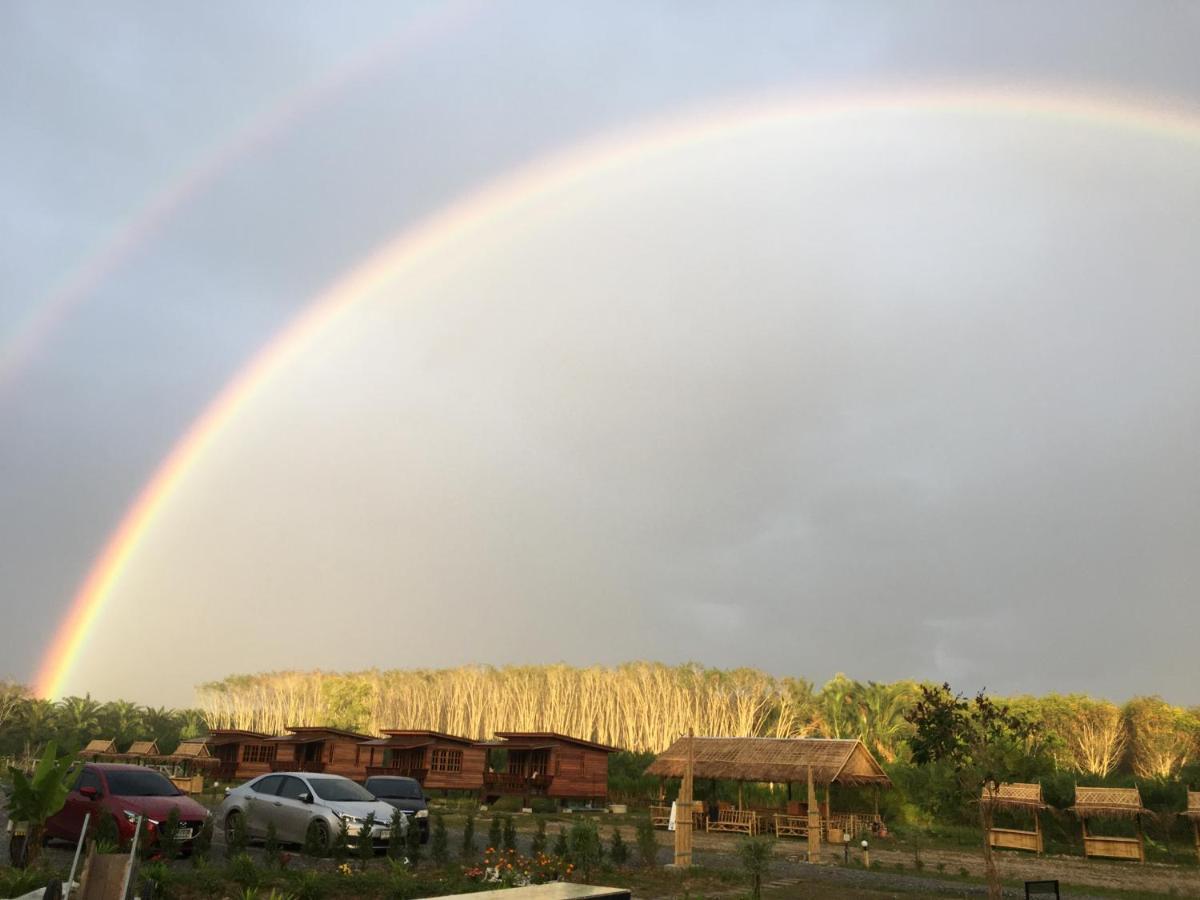 ไร่นาบัวหลวง คาเฟ่ & ฟาร์มสเตย์ Raina Bualuang Cafe & Farm Stay Ban Na No Exterior foto