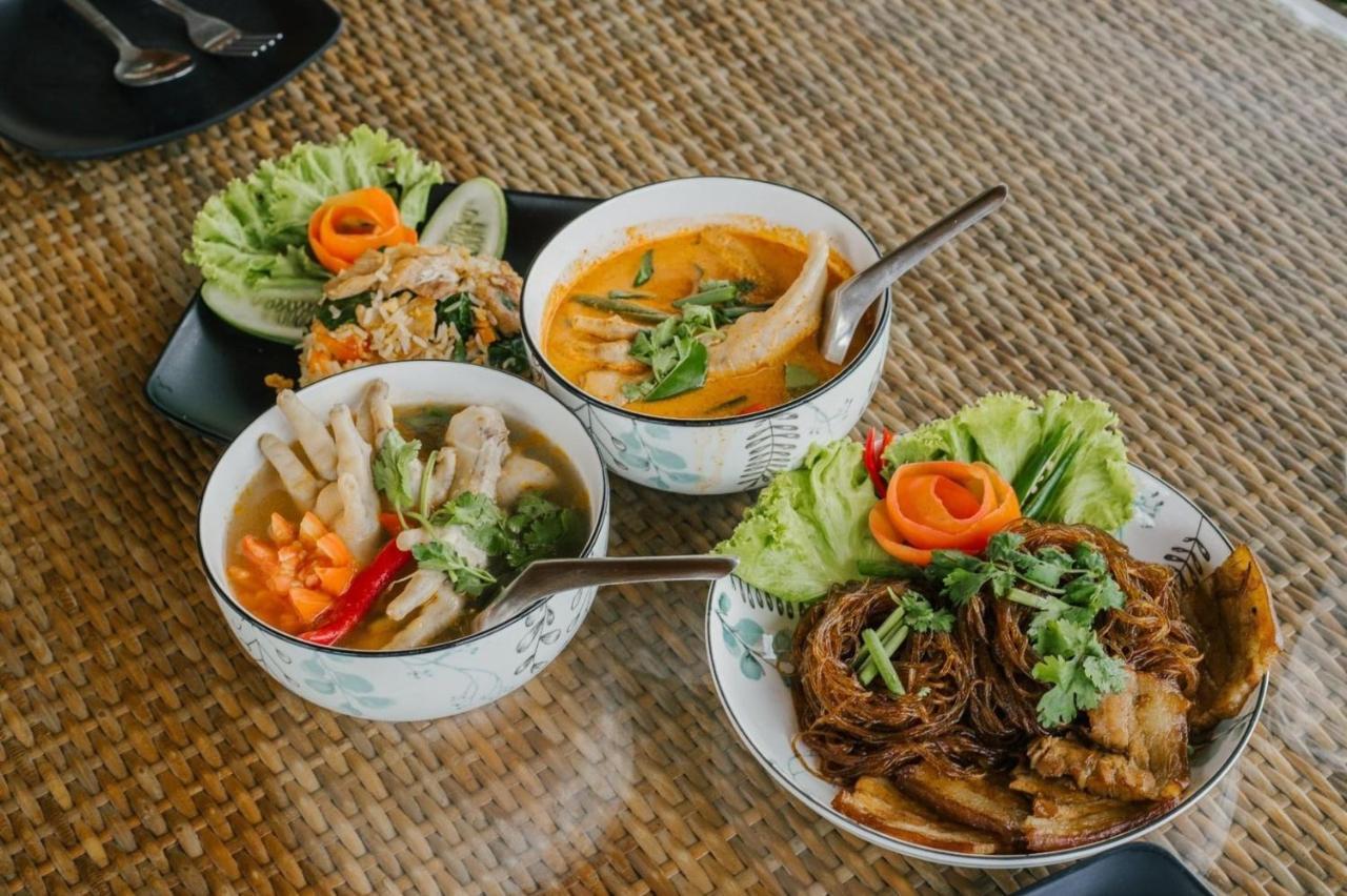 ไร่นาบัวหลวง คาเฟ่ & ฟาร์มสเตย์ Raina Bualuang Cafe & Farm Stay Ban Na No Exterior foto